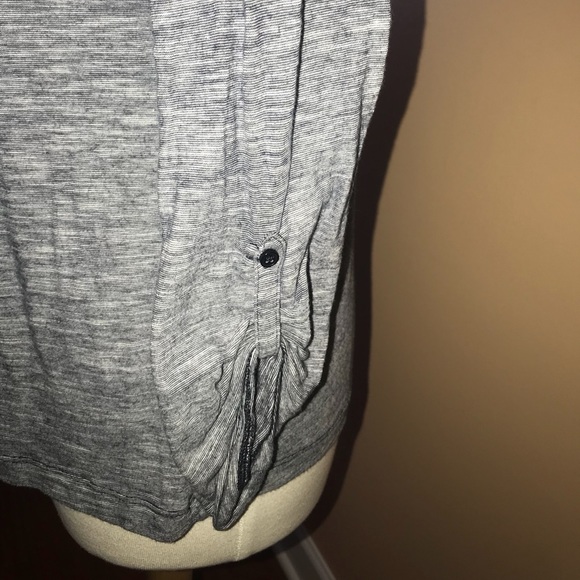 ⚡️sale⚡️Ann Taylor Loft Top - Picture 2 of 4